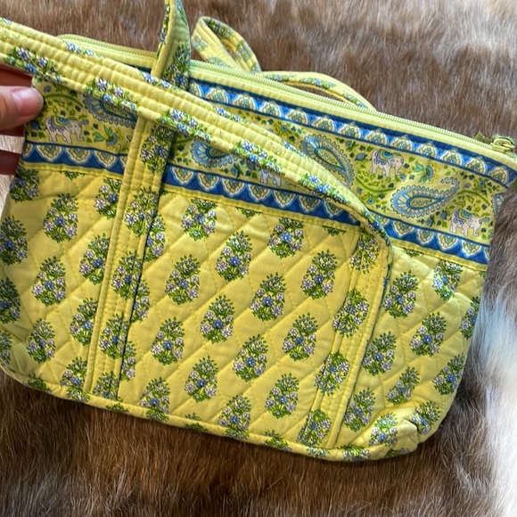 Vera Bradley elephant purse like new - Picture 3 of 4